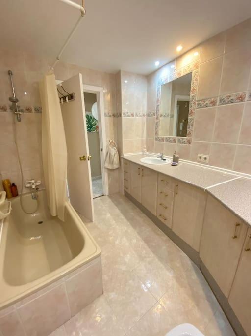 Lovely 1 Bedroom Apartment With Sea Views And Pool Estepona Exterior foto