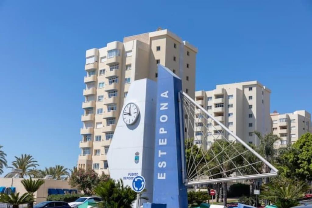 Lovely 1 Bedroom Apartment With Sea Views And Pool Estepona Exterior foto