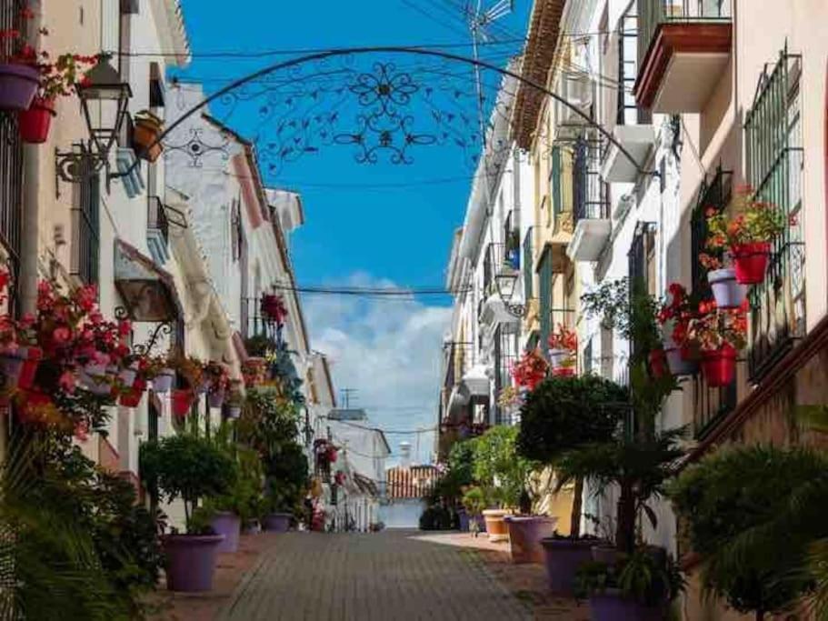 Lovely 1 Bedroom Apartment With Sea Views And Pool Estepona Exterior foto